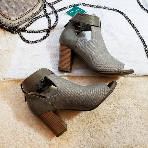 NWT! Solesenseability Regina Stone Heels size 6 - Picture 4 of 8